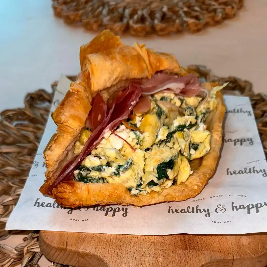 Gourmet & egg croissants 4